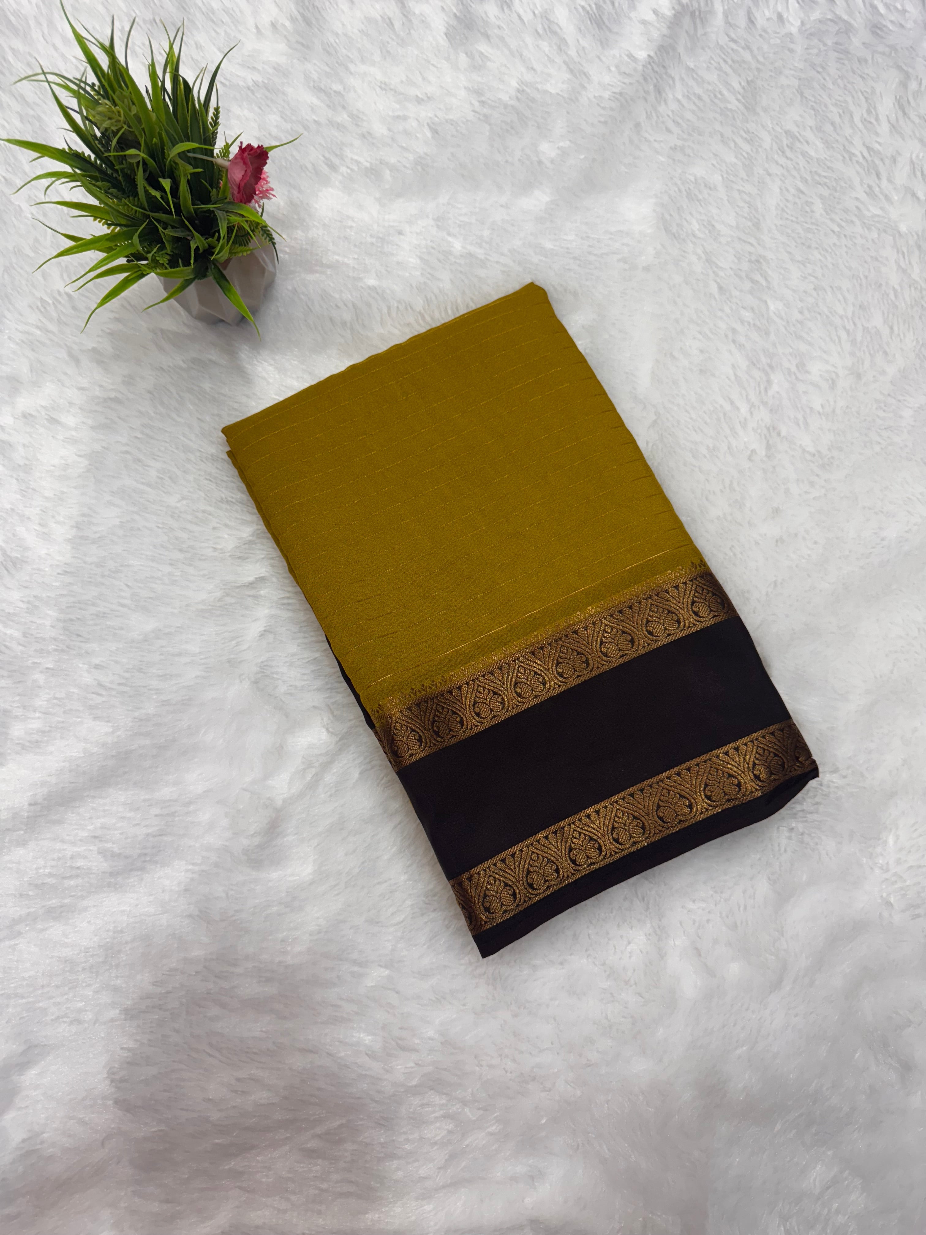 Crepe peacock border with bentex