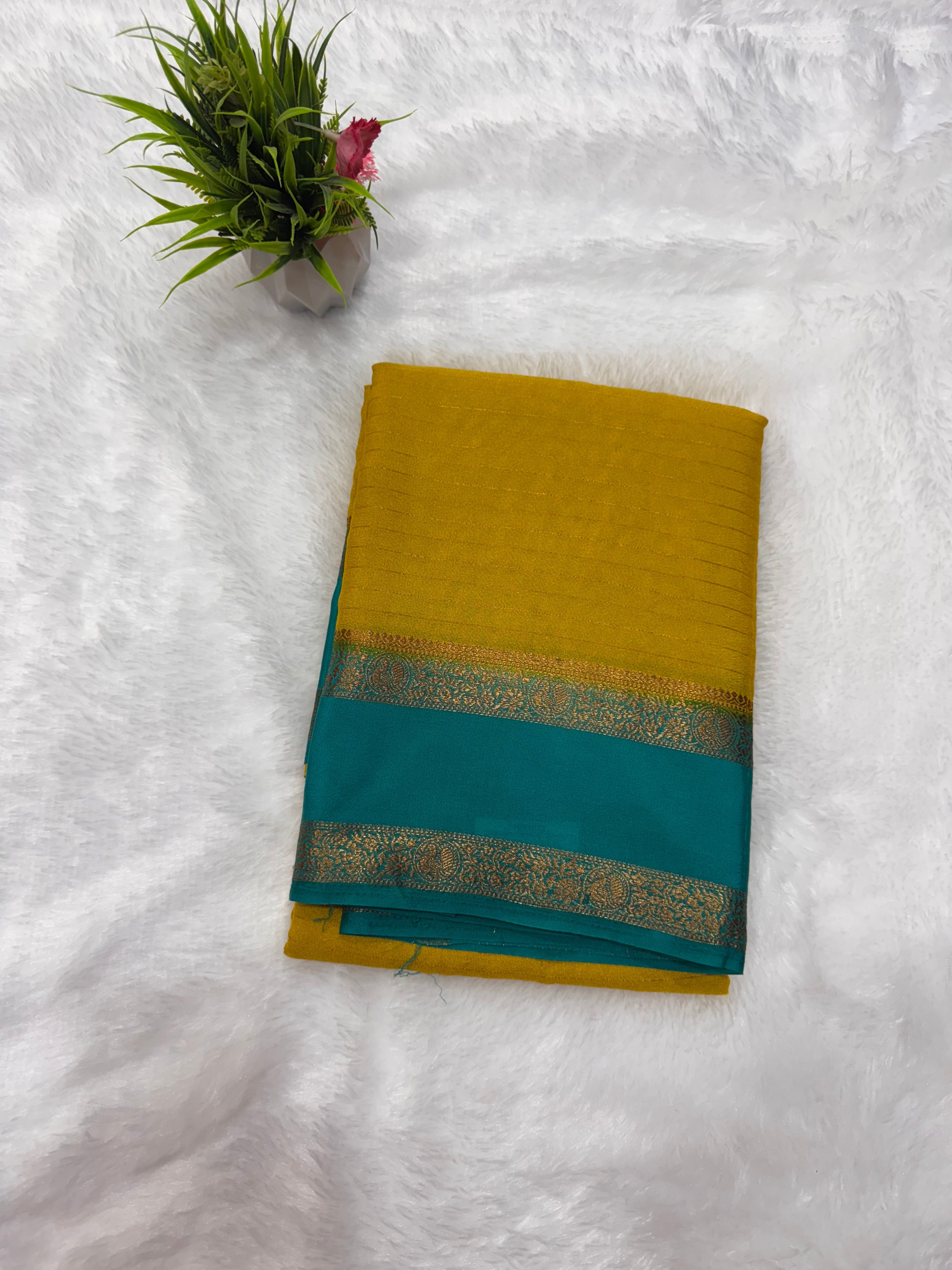 Crepe peacock border with bentex