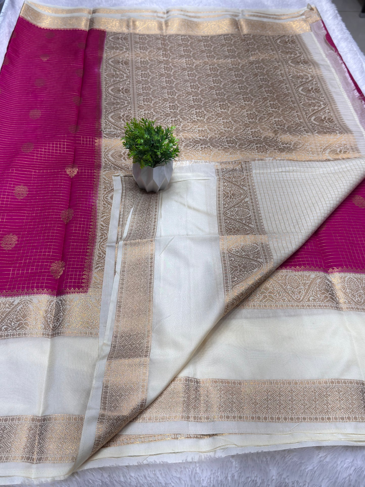Premium Crepe Checks Rich Pallu
