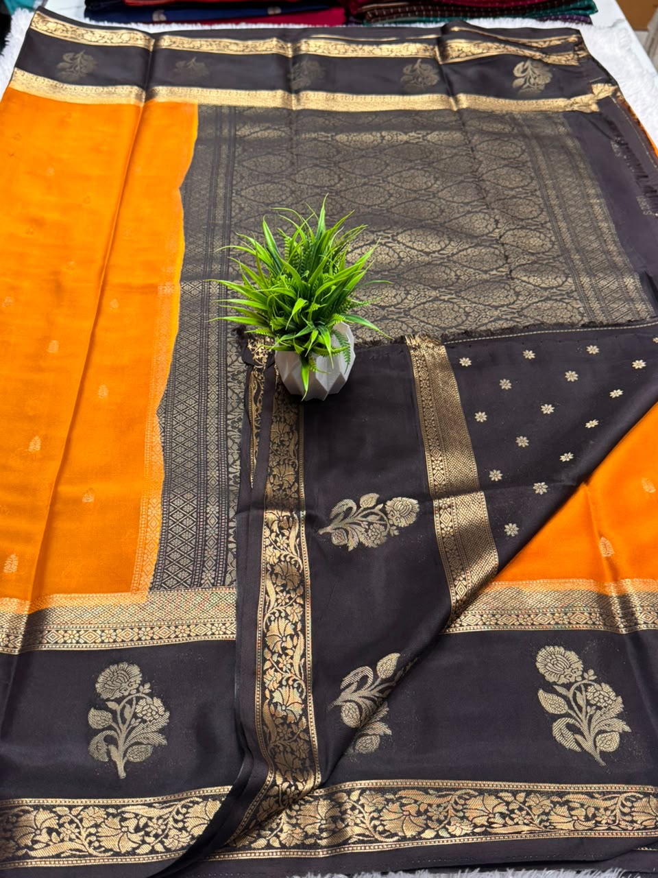 Flower Bentex Saree
